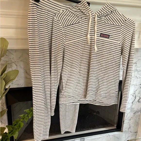 Vineyard Vines Black and White Striped Lounge Set - Picture 4 of 4